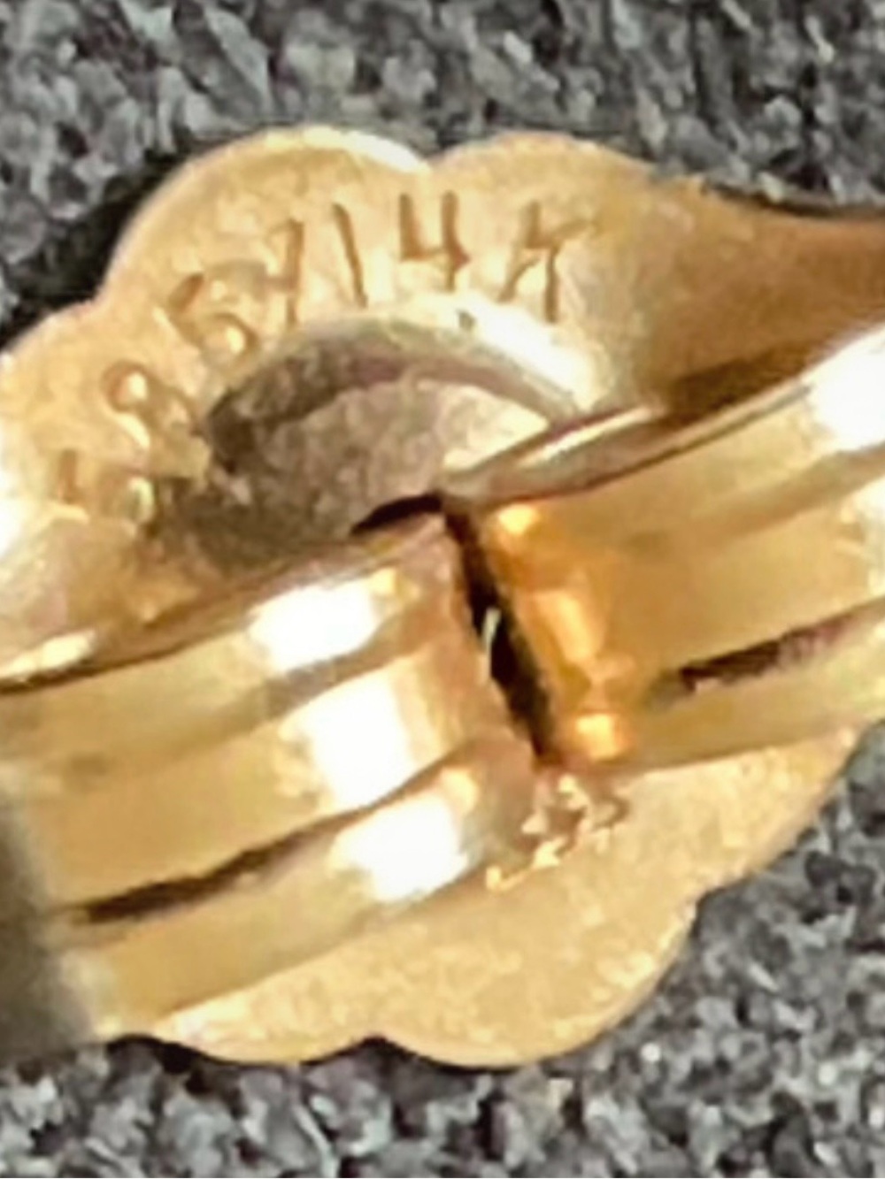 Matched Pair 14K Gold Round Brilliant Diamond Studs (~0.40-0.50 ct) Vintage 1999 - Picture 8 of 10